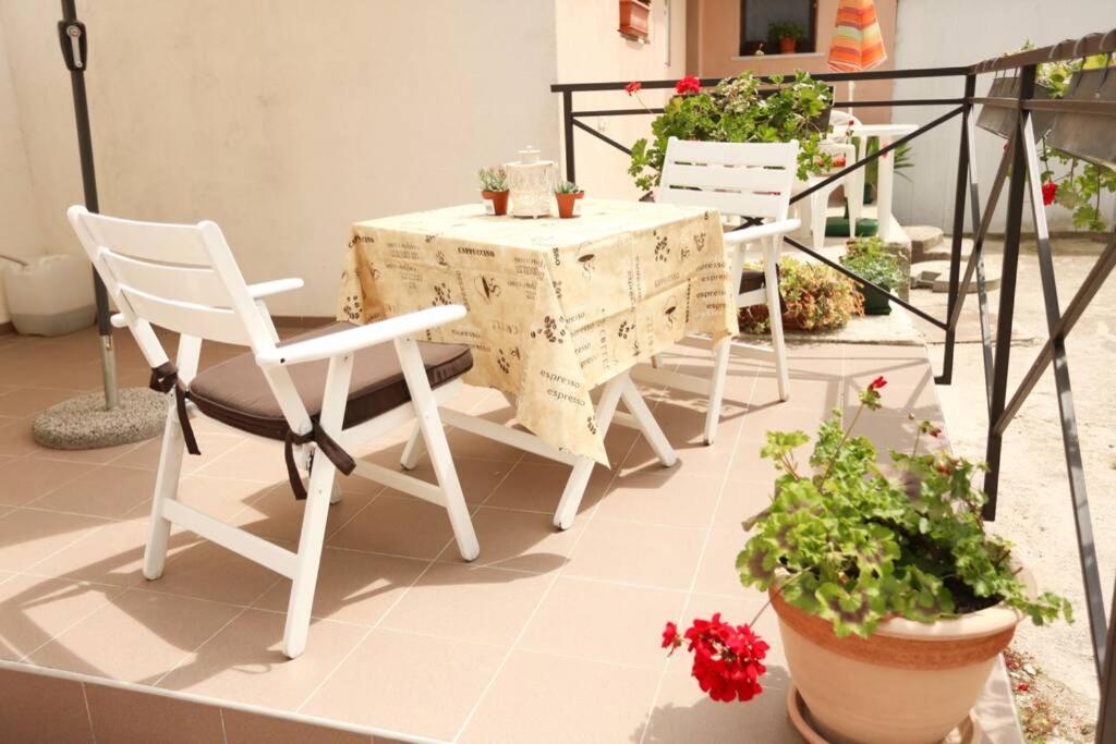 Charming Apartment In Town Center Pula Exterior foto