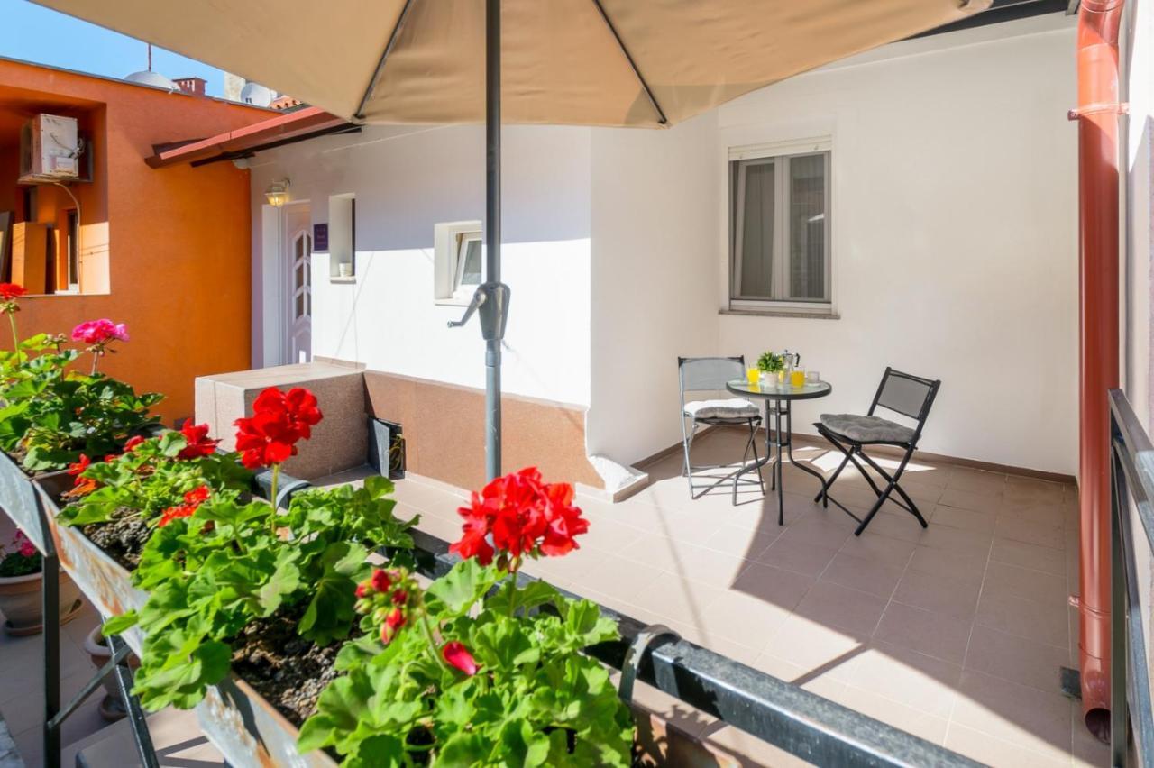 Charming Apartment In Town Center Pula Exterior foto